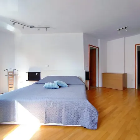 Teleferica アパート